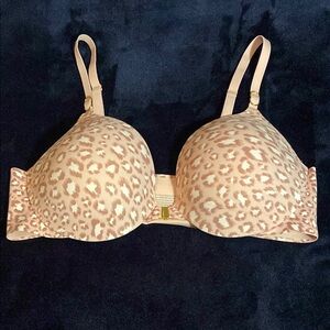 Victoria's Secret Soft Pink Leopard Print Front Close Bra